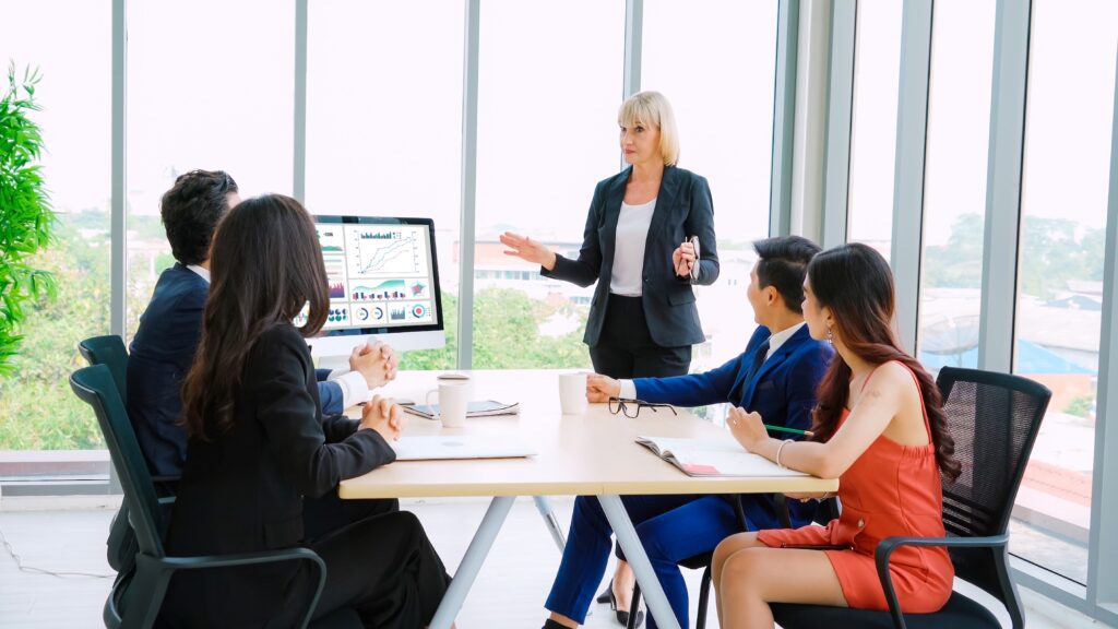 Business data dashboard analysis by ingenious computer software